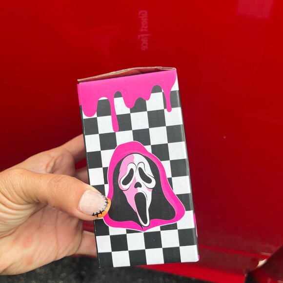 Pink. Ghost Face, Ghost Face & Terrifier Trio  figurines - Picture 3 of 6